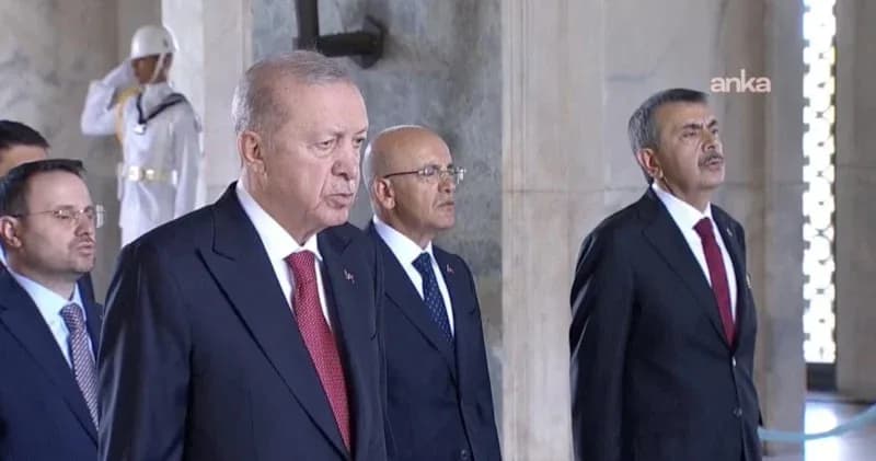 Yüksek Askeri Şura öncesi Anıtkabir ziyareti
