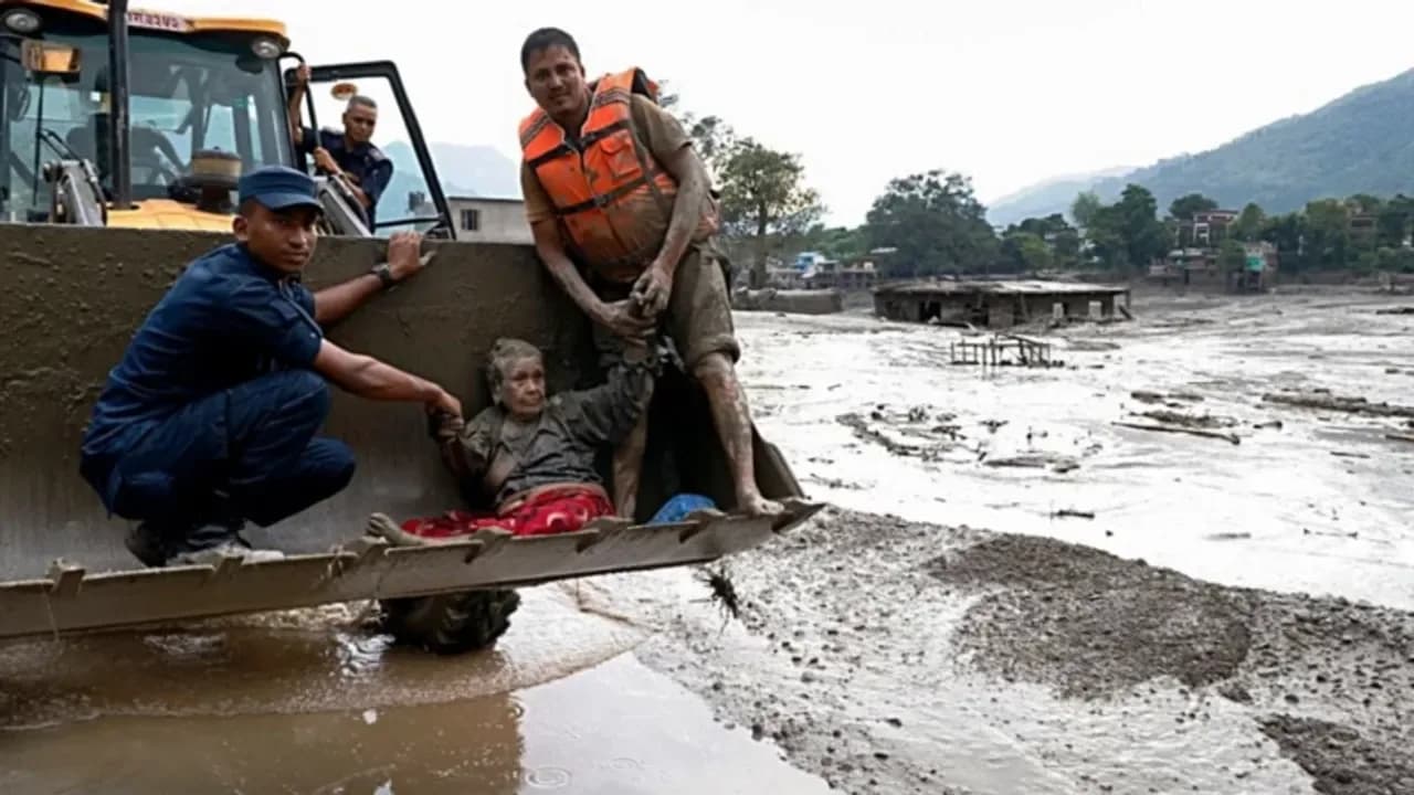 Nepal’deki sel felaketinde hayatını kaybedenlerin sayısı 157’ye yükseldi!