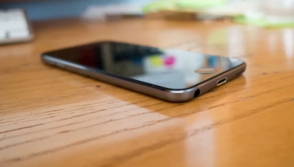 Fransa'da liselerde cep telefonu yeni eğitim yılından itibaren yasaklandı