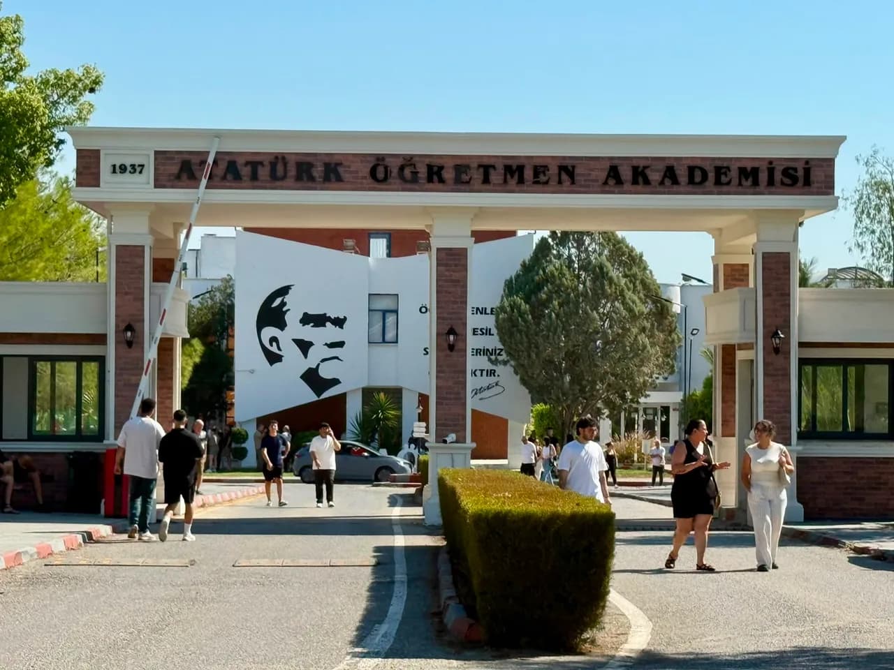 Atatürk Öğretmen Akademisi sınavı başladı