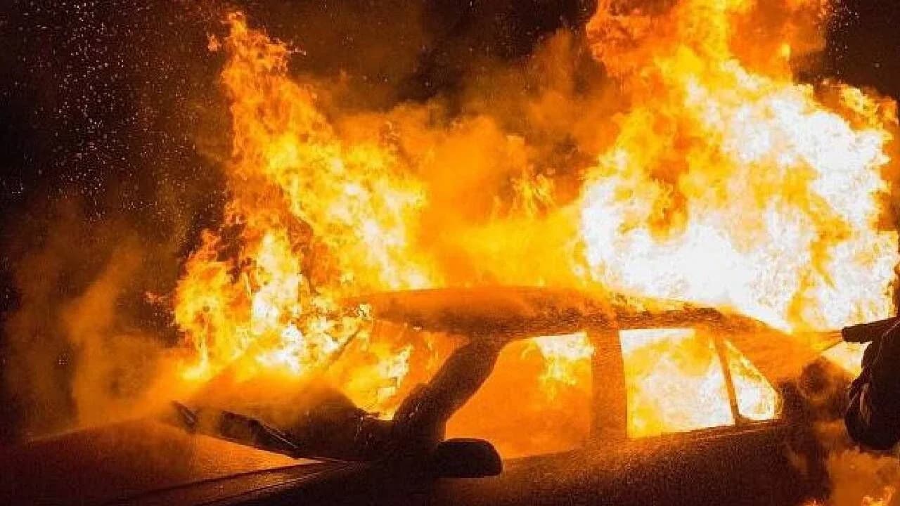 Gazimağusa’da seyir halindeki araç alev aldı