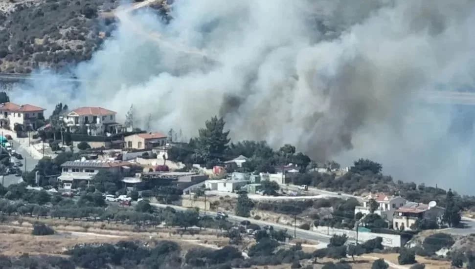 Bafra-Limasol otoyolunda yangın: Yol ulaşıma kapatıldı, ardından yeniden açıldı