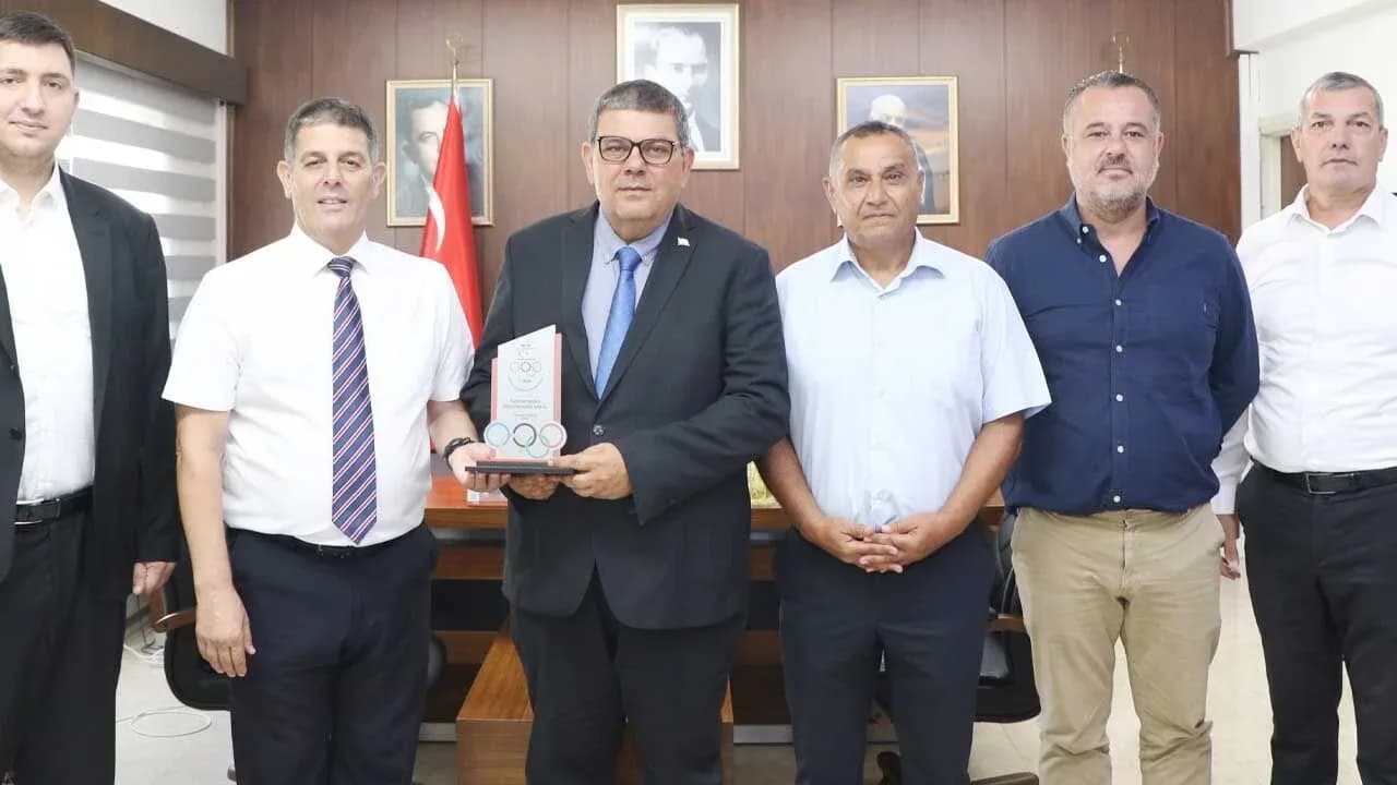 Maliye Bakanı Berova, Milli Olimpiyat Komitesi'ni kabul etti