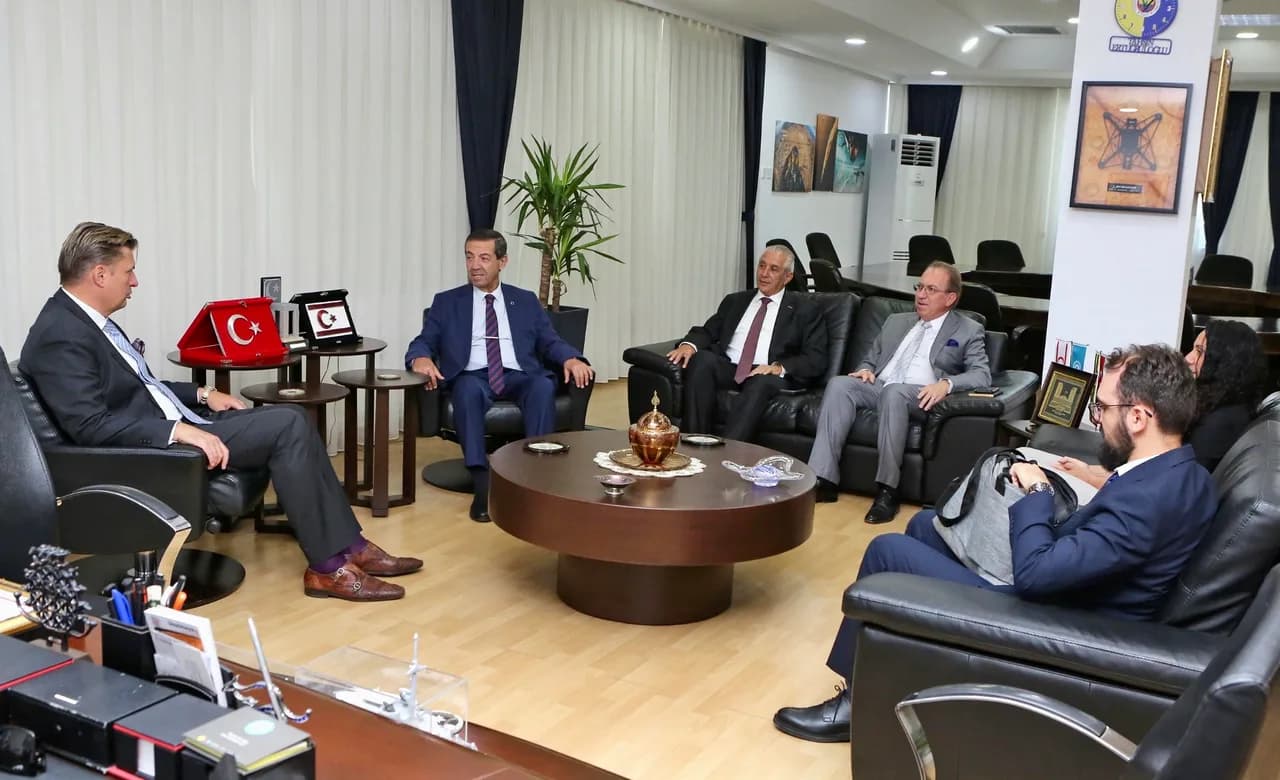 Dışişleri Bakanı Ertuğruloğlu, Alman Milletvekili Krah’ı kabul etti