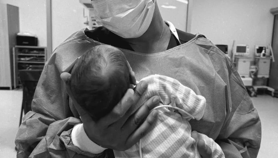 Hayata 30 haftalıkken "merhaba" diyen Denkay bebek 45 günlük mücadelenin ardından ailesine kavuştu