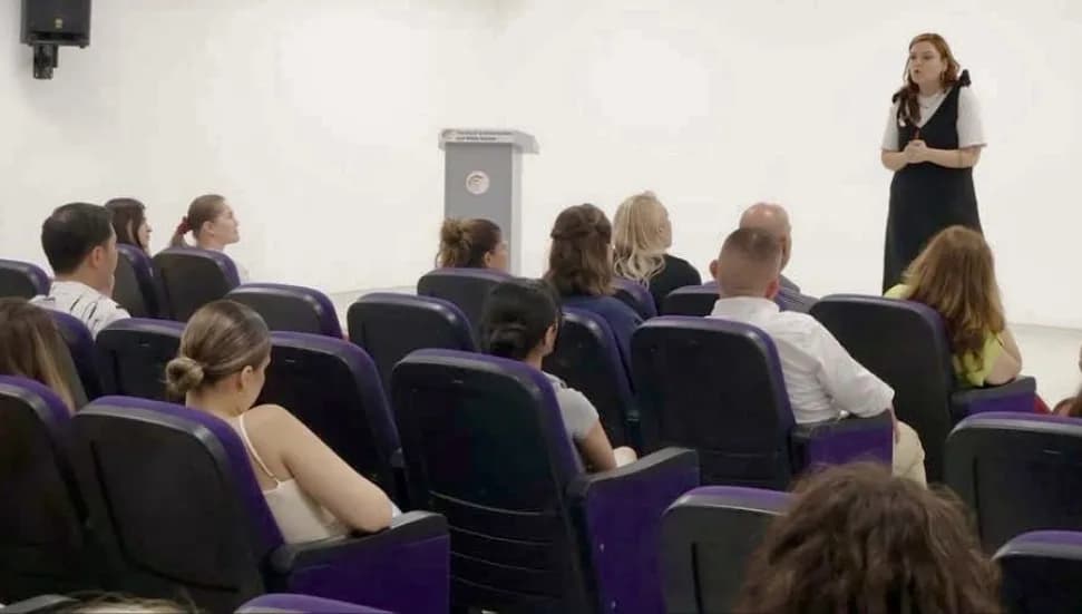 DAÜ mezunu Nazar Erişkin deneyimlerini iletişim öğrencileriyle paylaştı