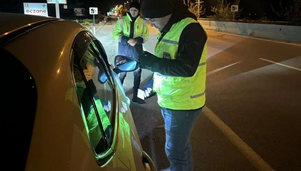 5 ilçede eş zamanlı denetim: 2 bin 67 sürücü rapor edildi, 46 araç trafikten men edildi