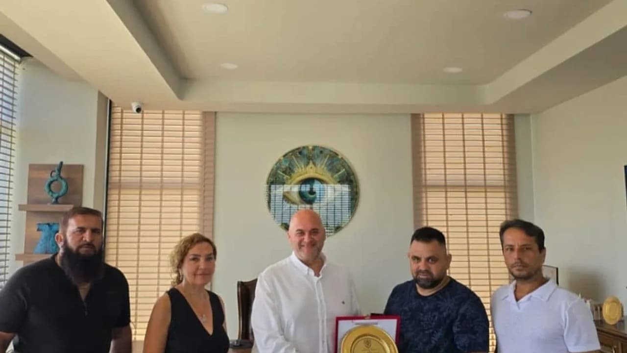 Maraş Gençlik Spor Kulübü'nden Nahit Öncü'ye anlamlı teşekkür plaketi