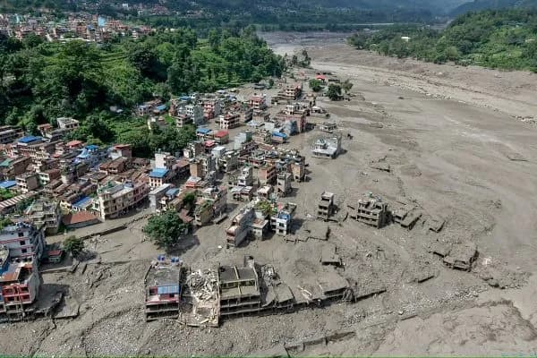 Nepal’deki selde can kaybı 165’e yükseldi