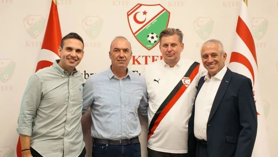 Alman Milletvekili Krah, KTFF’ye ziyaret ederek milli formayı giydi