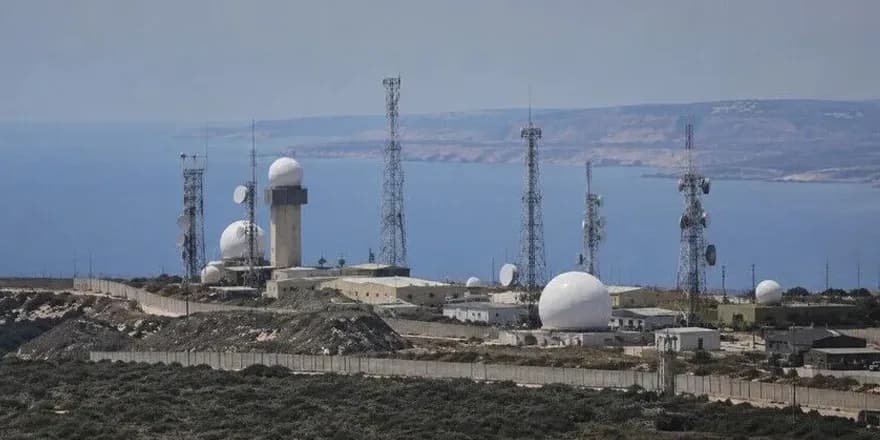 Güneyde İngiliz üssüne yeni askeri haberleşme anteni kurma planı protesto edildi