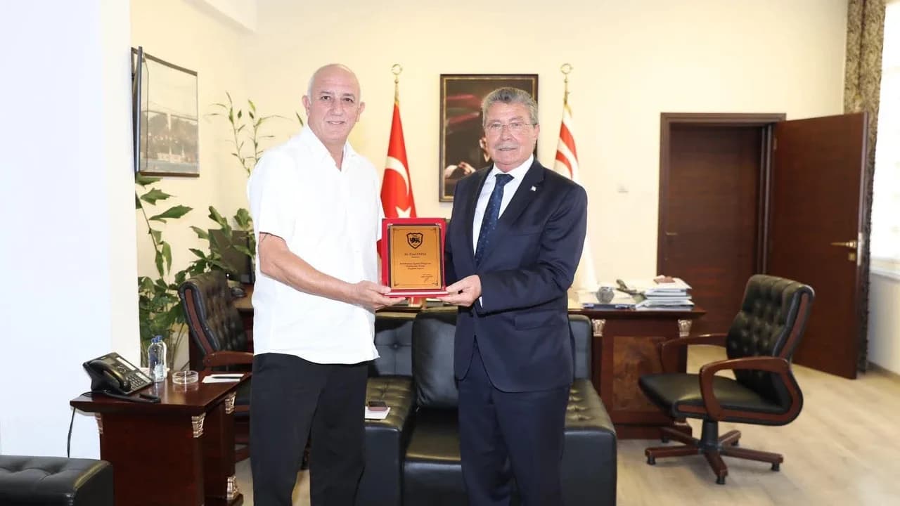 Başbakan Üstel, Türk Ocağı Limasol Spor Kulübü heyetini kabul etti