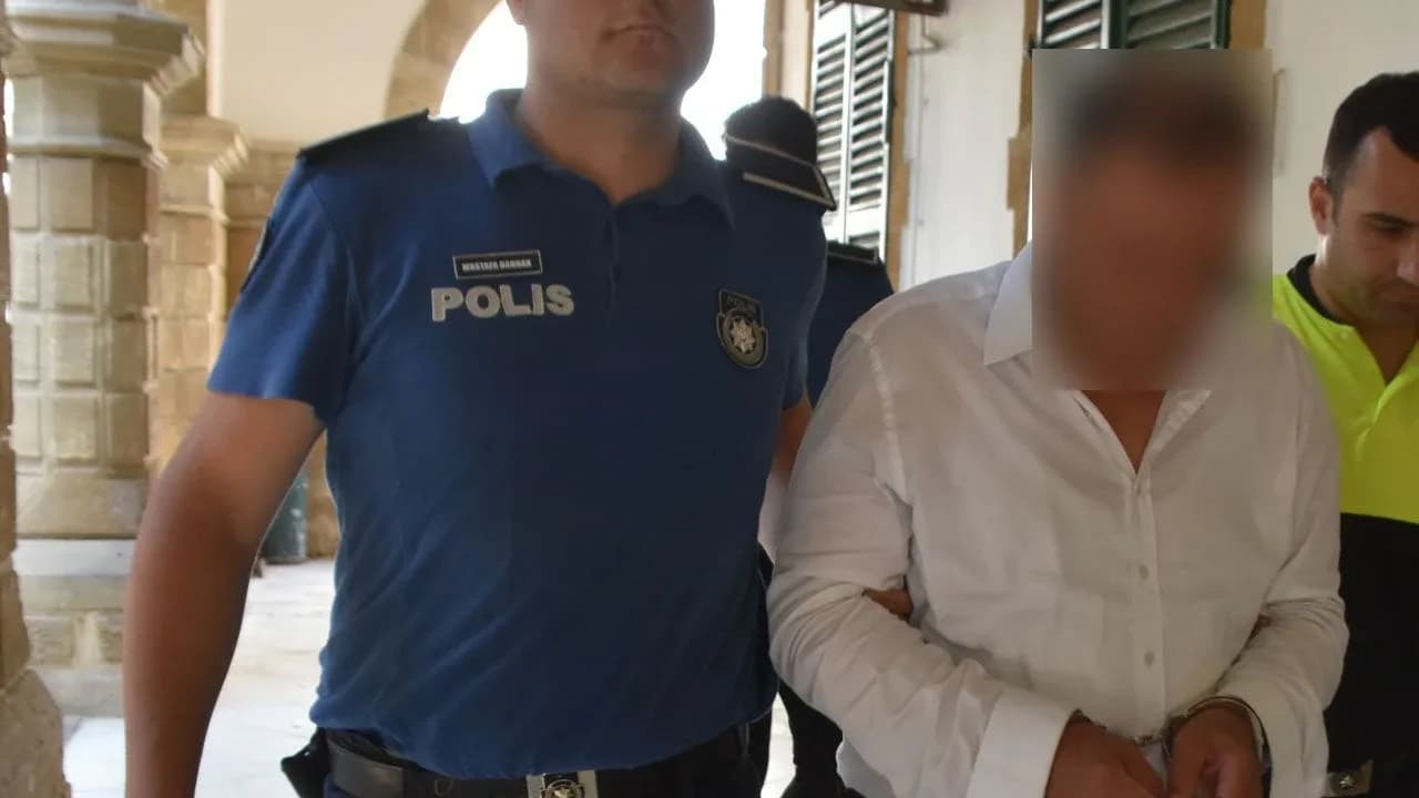 Demirhan’da marketten tıraş bıçağı çalan zanlı mahkemeye çıkarıldı!