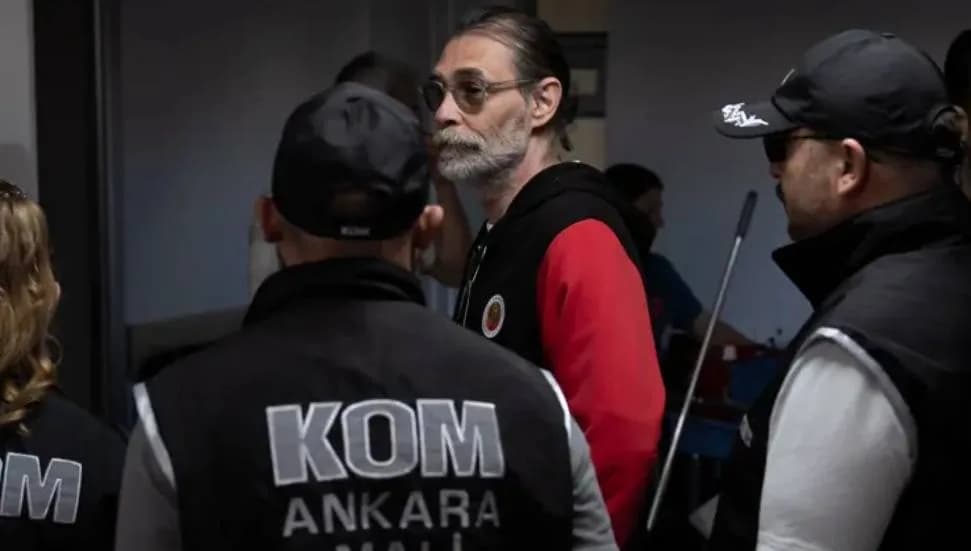 Etimesgut Belediyesi'ne operasyon: Tutuklanan Erdal Beşikcioğlu görevden uzaklaştırıldı