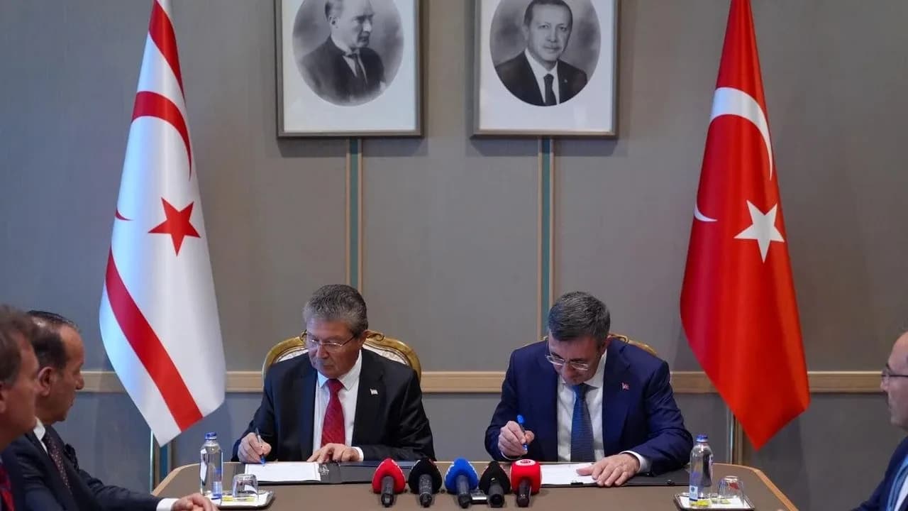 Fiber Optik Ek Protokolü İmzalandı... Ünal Üstel: Fiber optik altyapı 2027'de KKTC'de hanelere ulaşacak