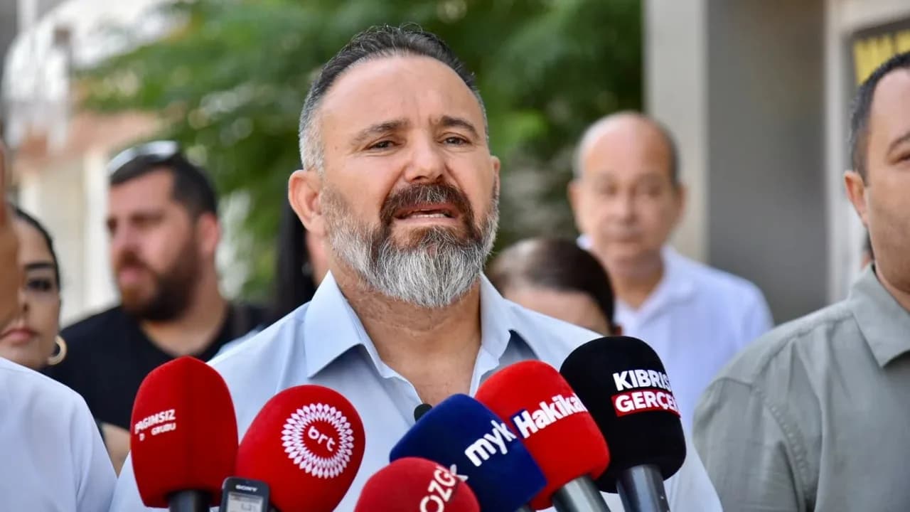 KTAMS'tan Vakıflar Bankası önünde protesto: "Keyfi atamaları yargıya taşıyacağız"
