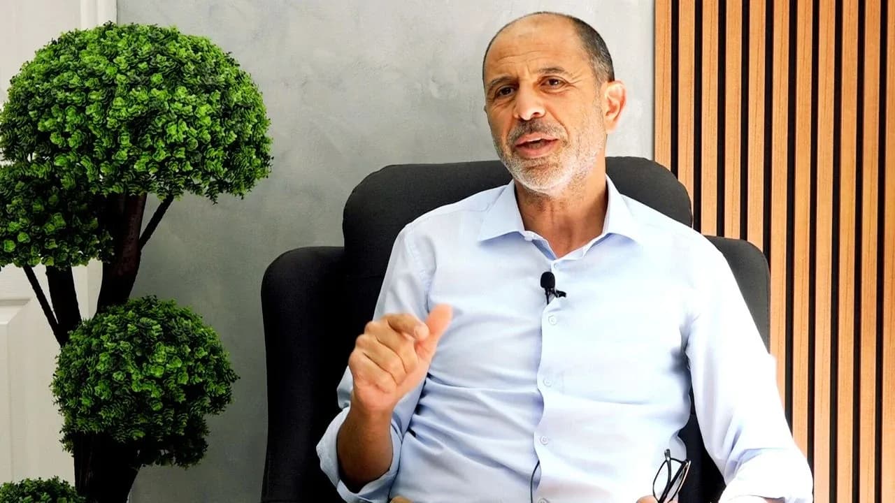 Özersay, Maliye Bakanlığı’nı gümrükteki cep telefonları ile ilgili açıklama yapmaya çağırdı