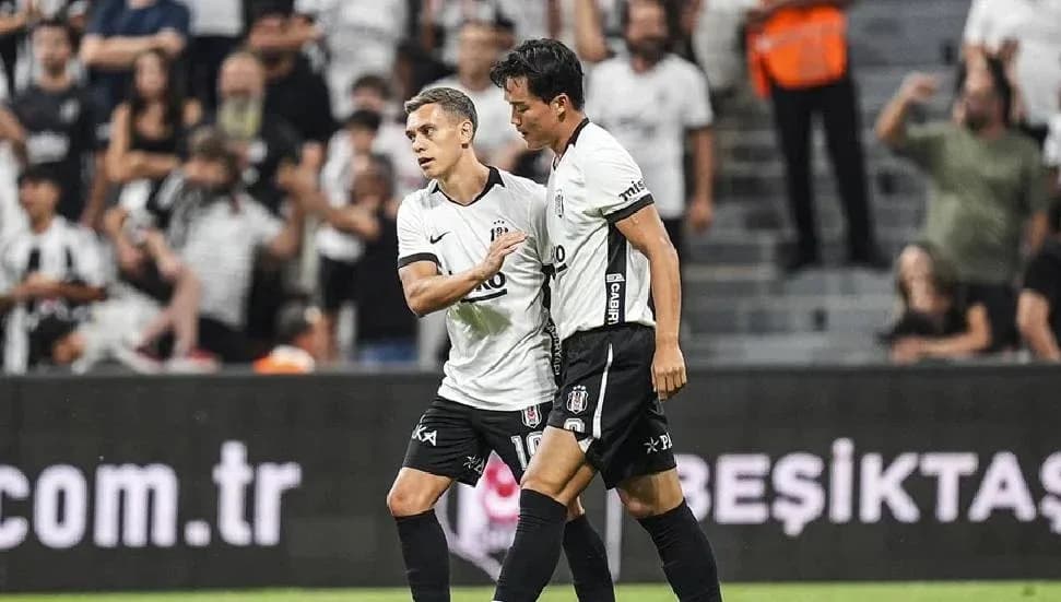 Tur kapısı aralandı: Beşiktaş sahasında gövde gösterisi yaptı