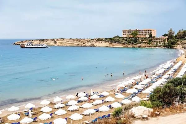 Kıbrıs’ın ünlü Coral Bay plajı erozyon nedeniyle küçüldü