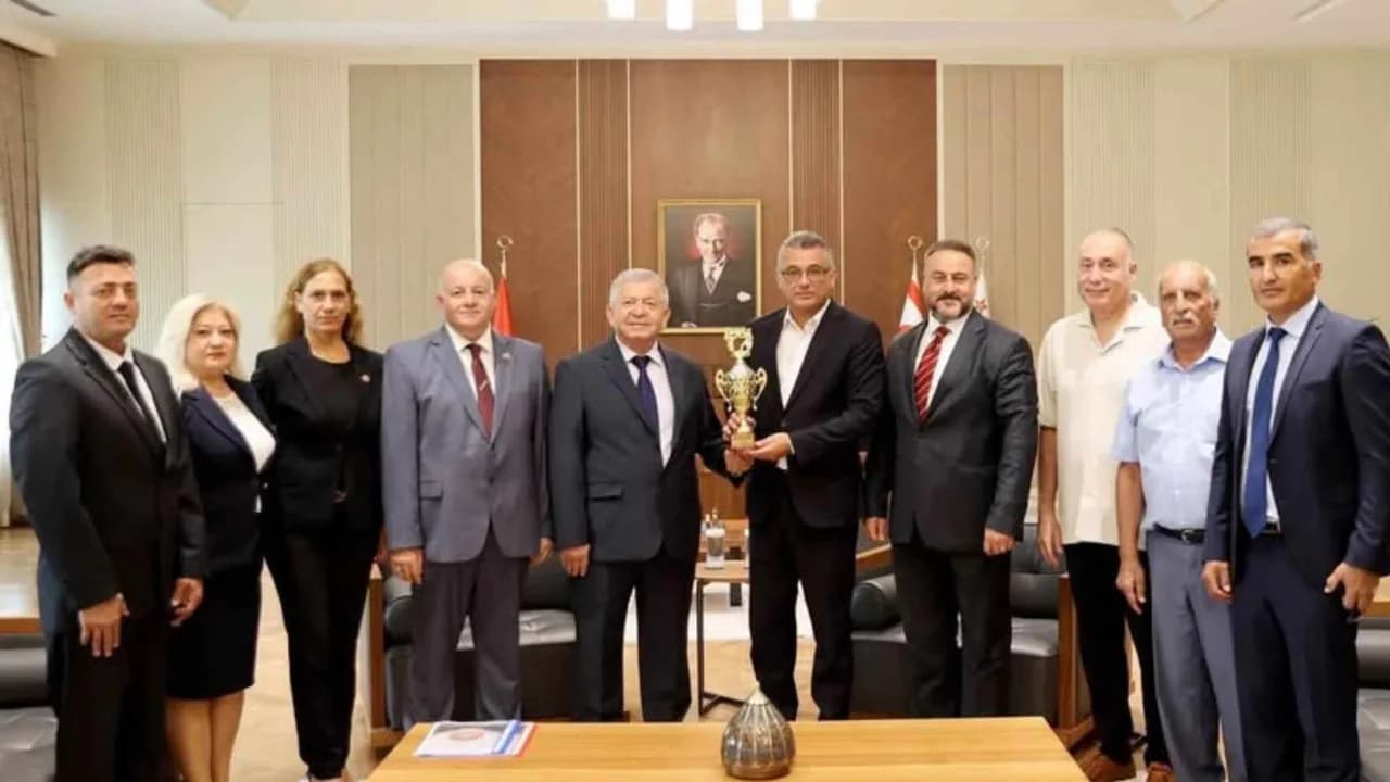 Cumhurbaşkanı Erhürman, Dövüş Sporları Federasyonu Yönetimini kabul etti