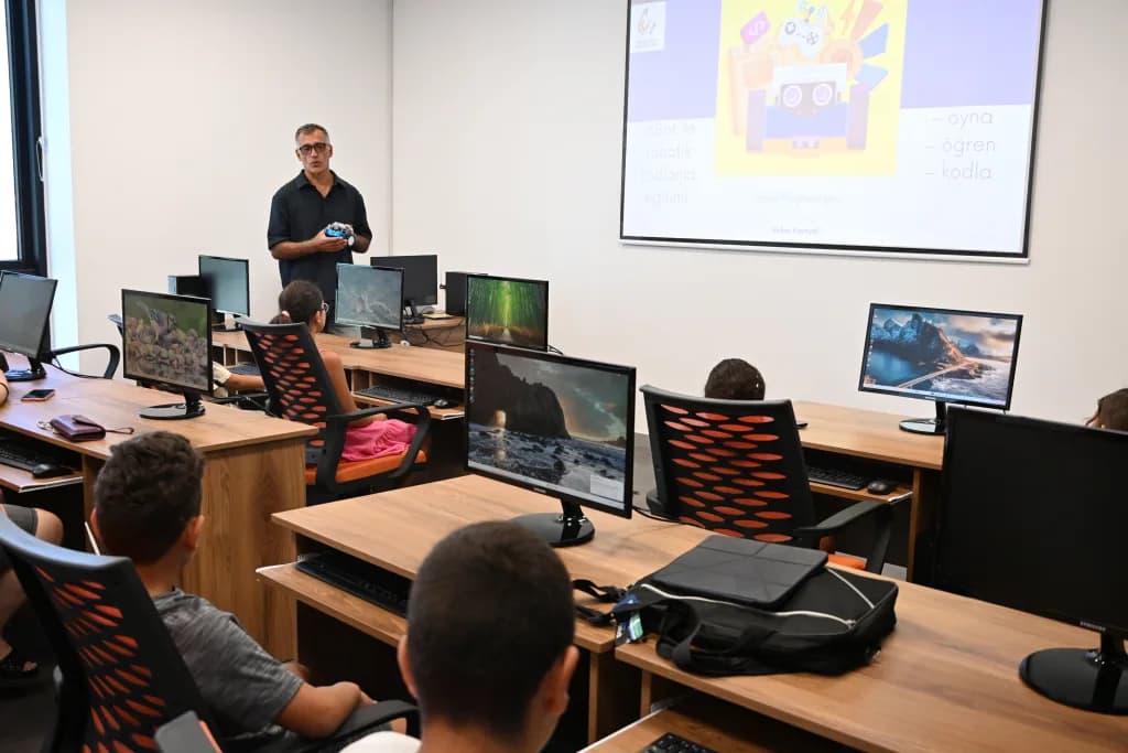 Güzelyurt’ta çocuklar için robotik kodlama kursları başladı