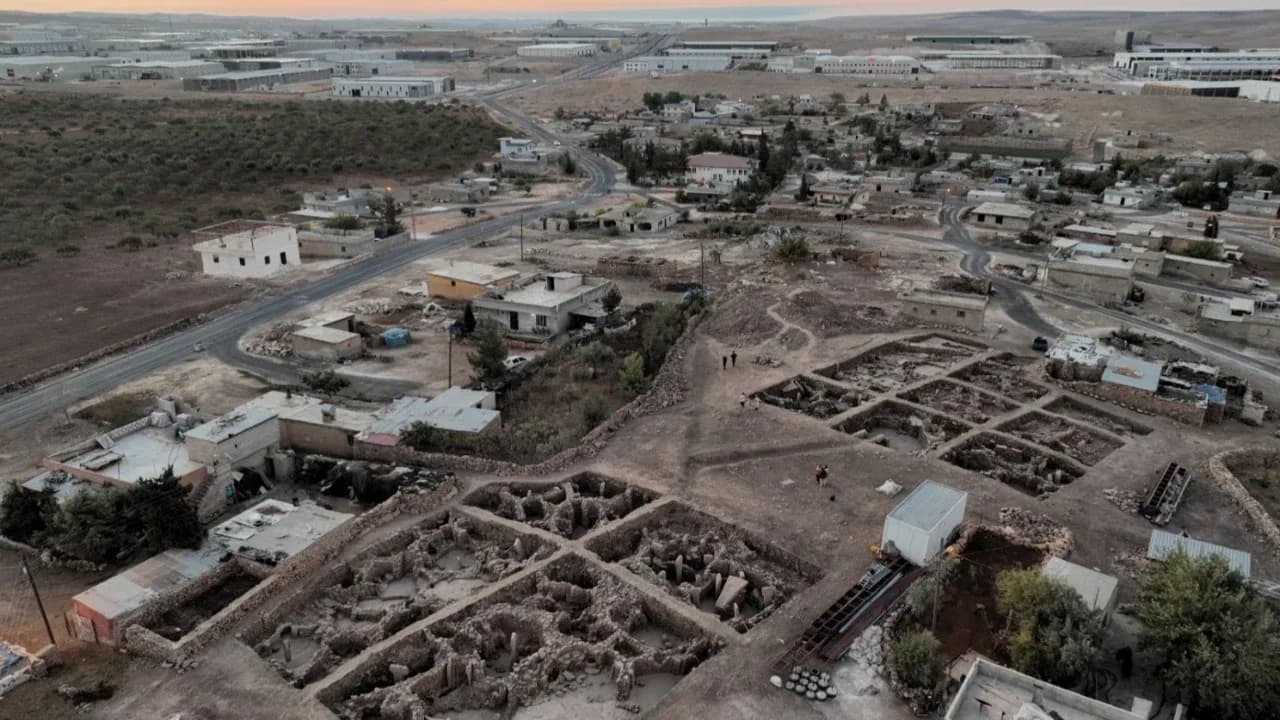 Sayburç’ta yaklaşık 70 yapı gün yüzüne çıkarıldı: Açık hava müzesi planlanıyor