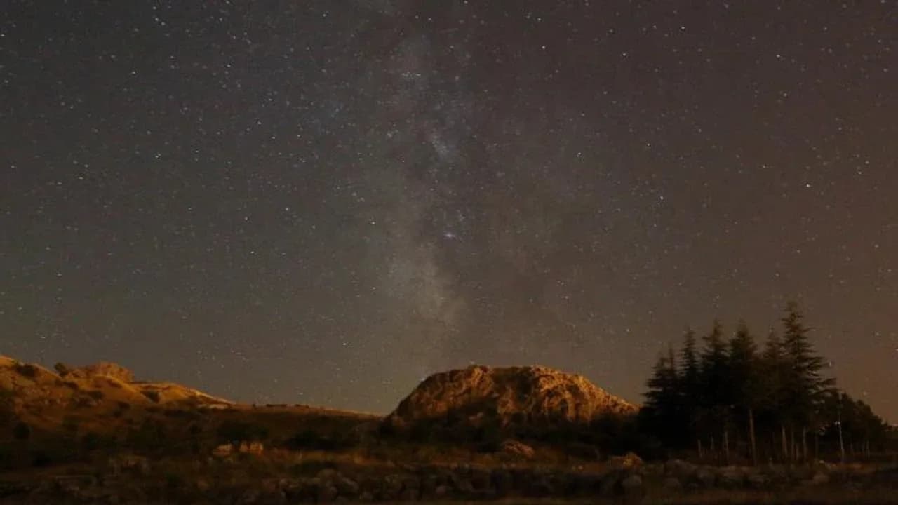 Perseid meteor yağmuru zirve yaptı: Gökyüzü şöleni iki hafta daha sürecek