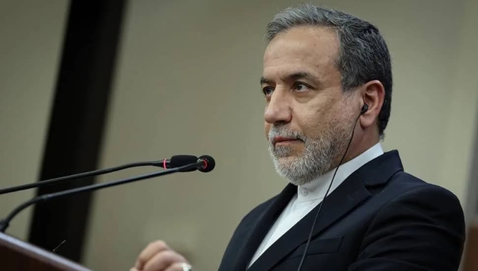 Rum basını: İran Dışişleri Bakanı Erakçi, Rum mevkidaşını İngiliz üsleri konusunda "tehdit etti"