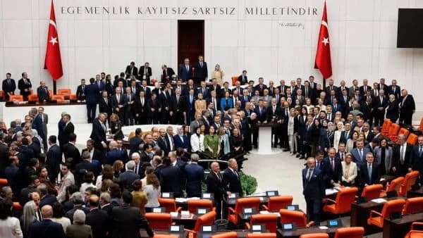 Tarihi teklif 467 vekilin rekor oyuyla TBMM’den geçti