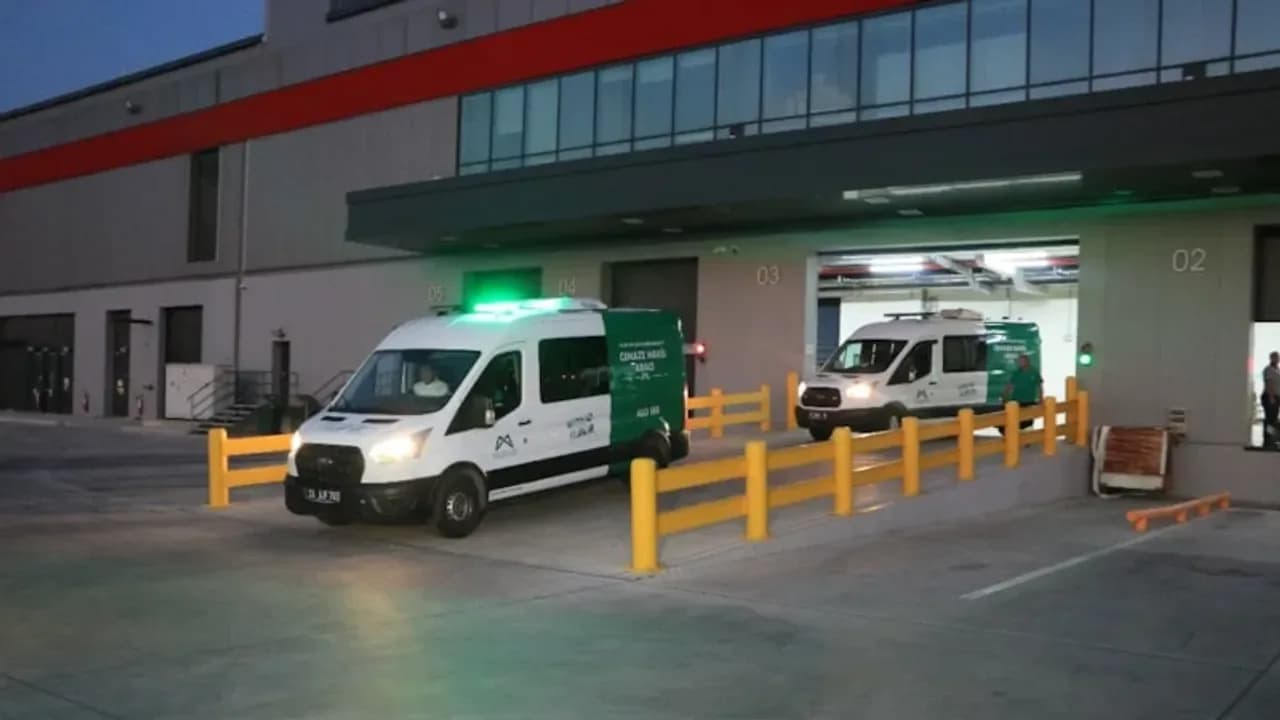 Gemi faciası... Özdemir ve Verim'in cenazeleri Mersin'e götürüldü