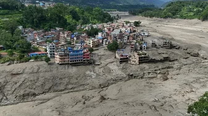 Nepal’de sel felaketi: Yüzlerce kişiden haber alınamıyor!