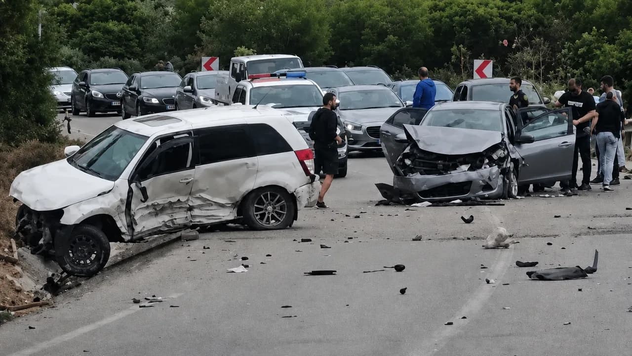 İskele-Karpaz anayolunda üç araçlı trafik kazası: 4 yaralı