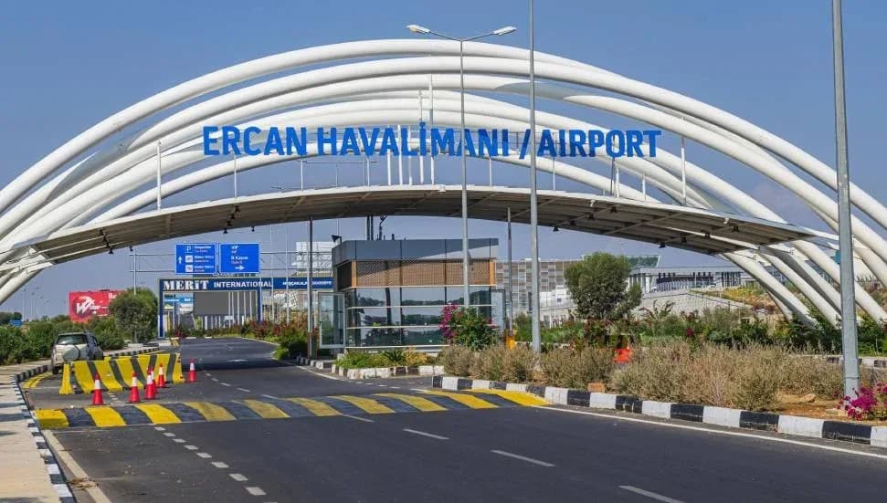 Ercan Havalimanı’nda trafik için yeni uygulama: İlk bir saat 50 TL