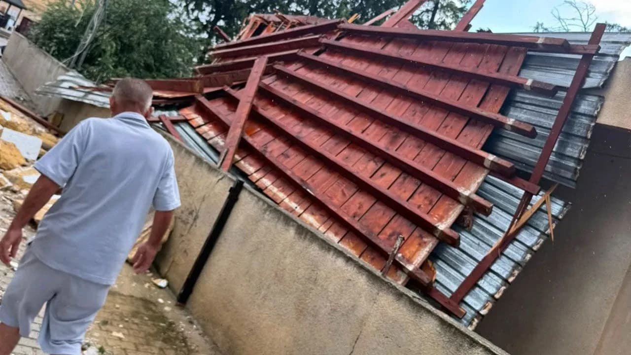 Şiddetli fırtına ve yağış zarara neden oldu!