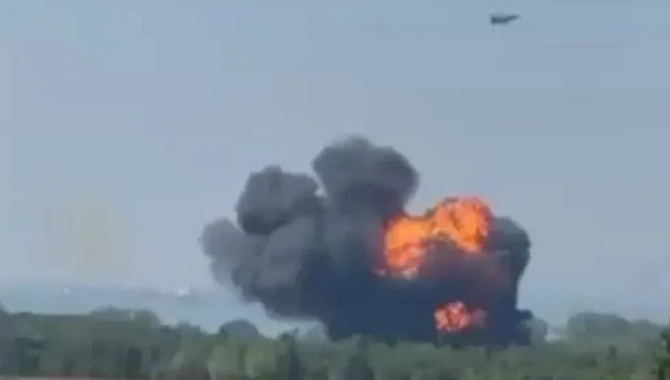 Yalova'da F-16 eğitim uçağı düştü: Pilot, fırlatma koltuğunu kullanarak kazadan sağ kurtuldu