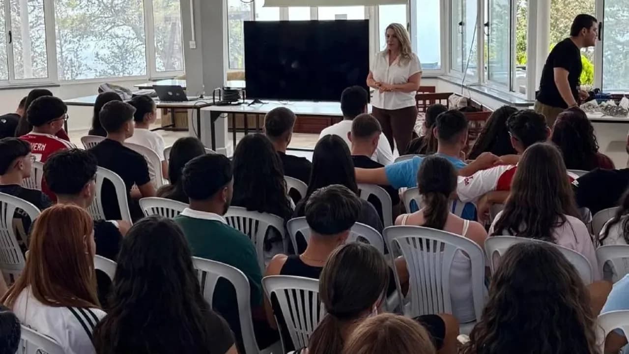 Gençlik Dairesi'nden gençlere "Yapay Zeka ile Geleceğe Hazır Ol" semineri