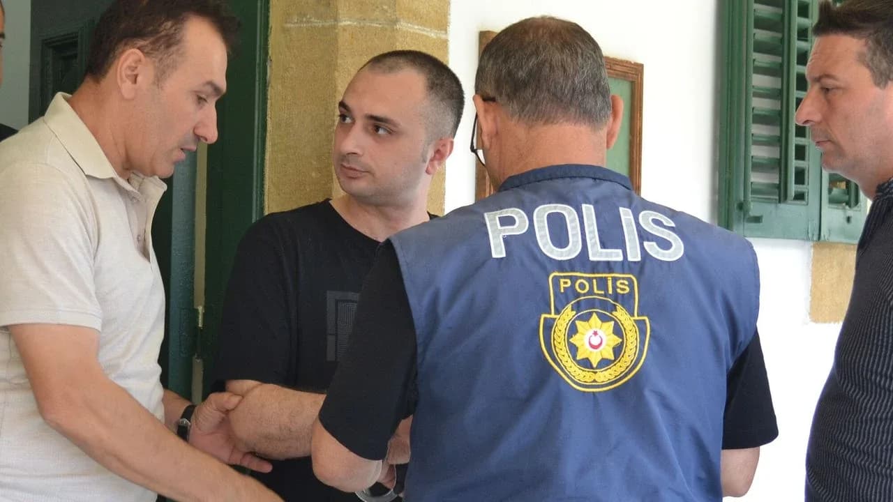 Annesini kıskandı, eve tamir için gelen adamı bıçakladı: 1 yıl 6 ay hapis cezası