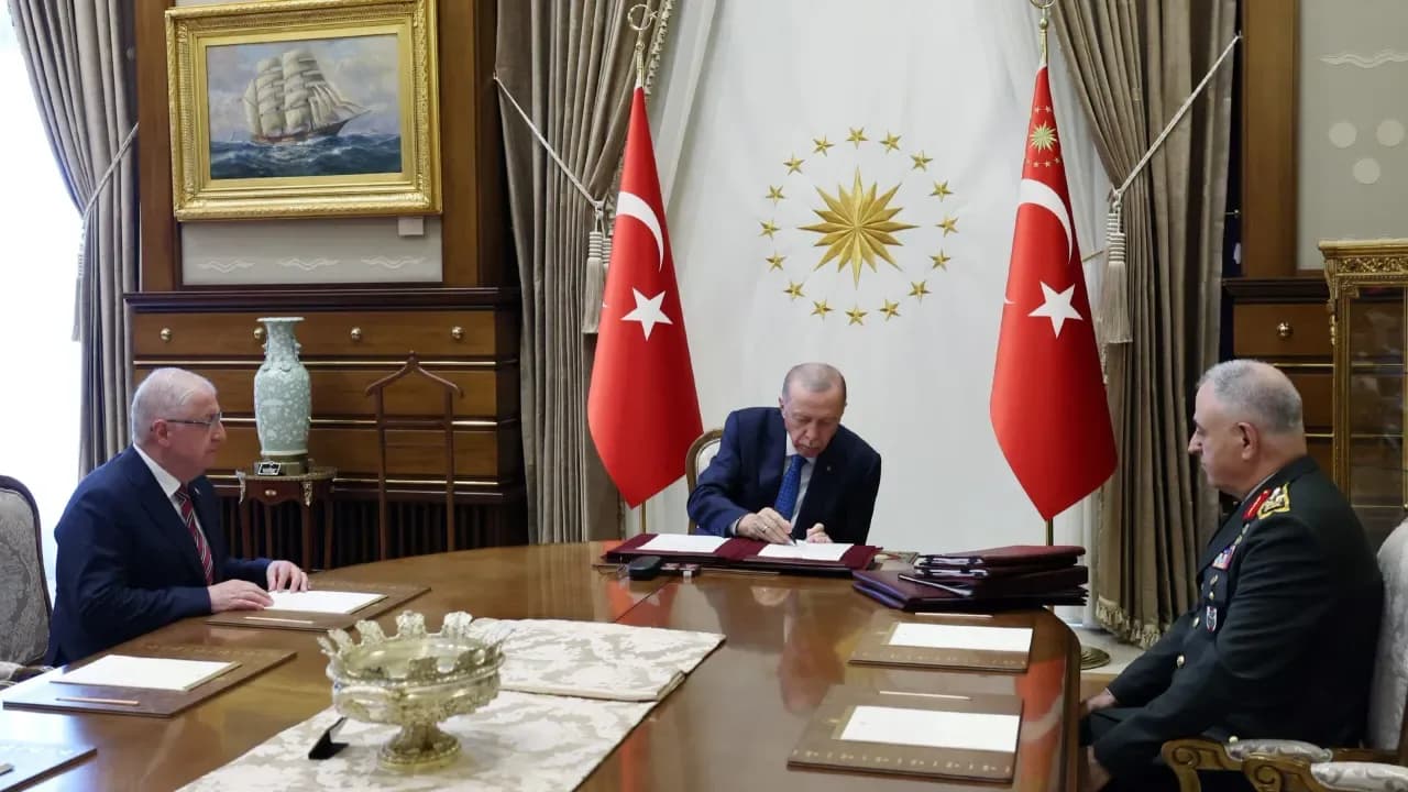 Türkiye'de YAŞ kararları açıklandı: 25 general ve amiral bir üst rütbeye yükseldi