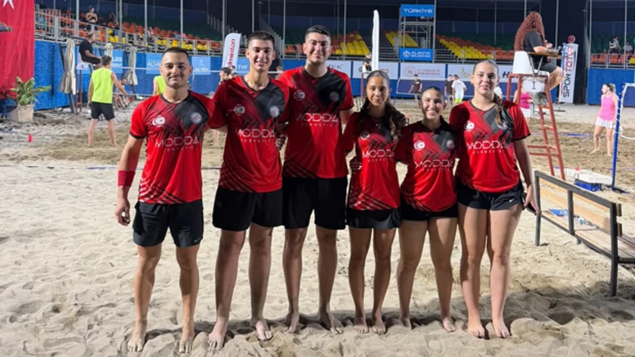 AirBadminton Milli Takımı, Türkiye Şampiyonası için Alanya'da mücadele ediyor