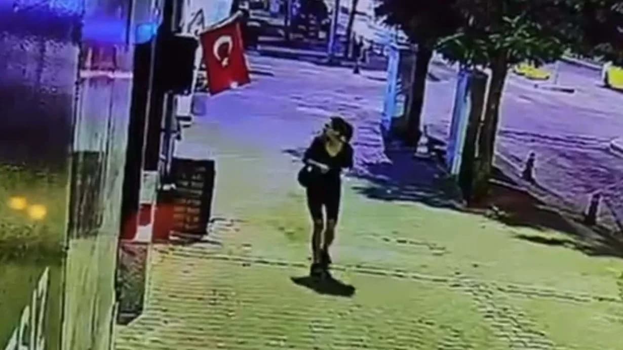 Türk bayrağını ateşe veren kadın gözaltına alındı