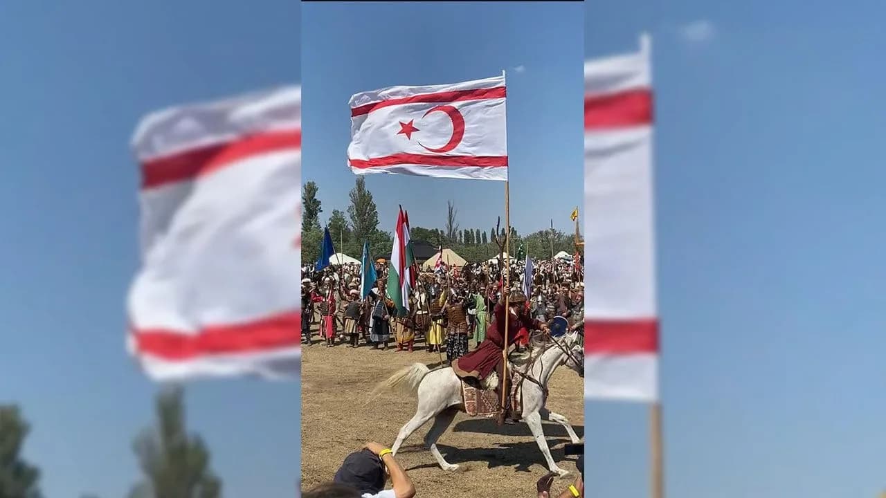 KKTC Bayrağı Büyük Hun-Türk Kurultayı’nda Dalgalandı