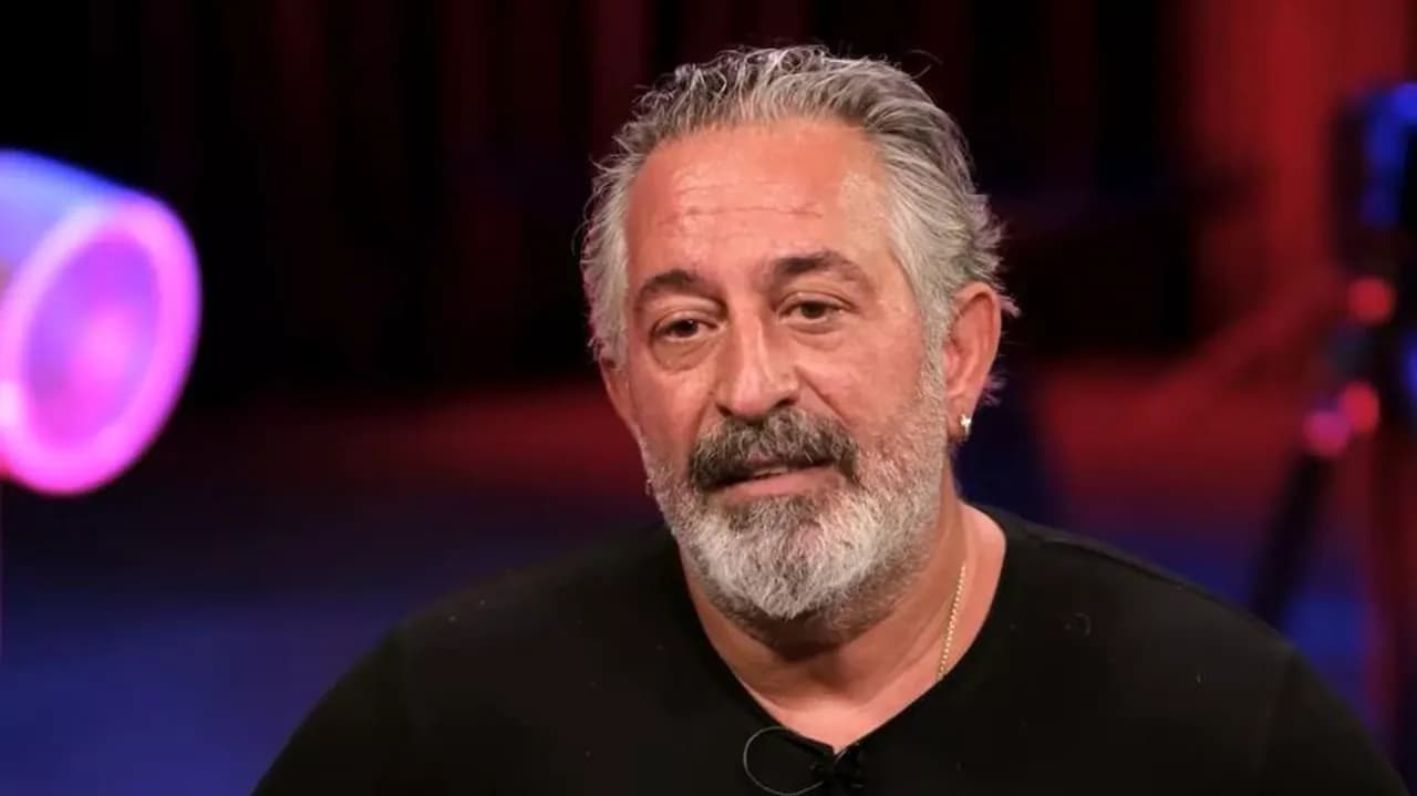 Komedyen Cem Yılmaz, rahatsızlandığı Çanakkale’de hastaneye kaldırıldı
