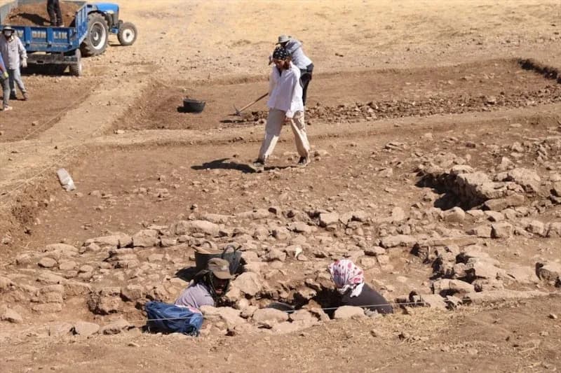 Göbeklitepe’de yeni kazılarda dörtgen planlı yapılar ortaya çıkarıldı
