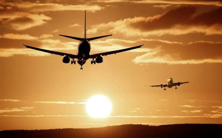 Rus turist uçakta öldü