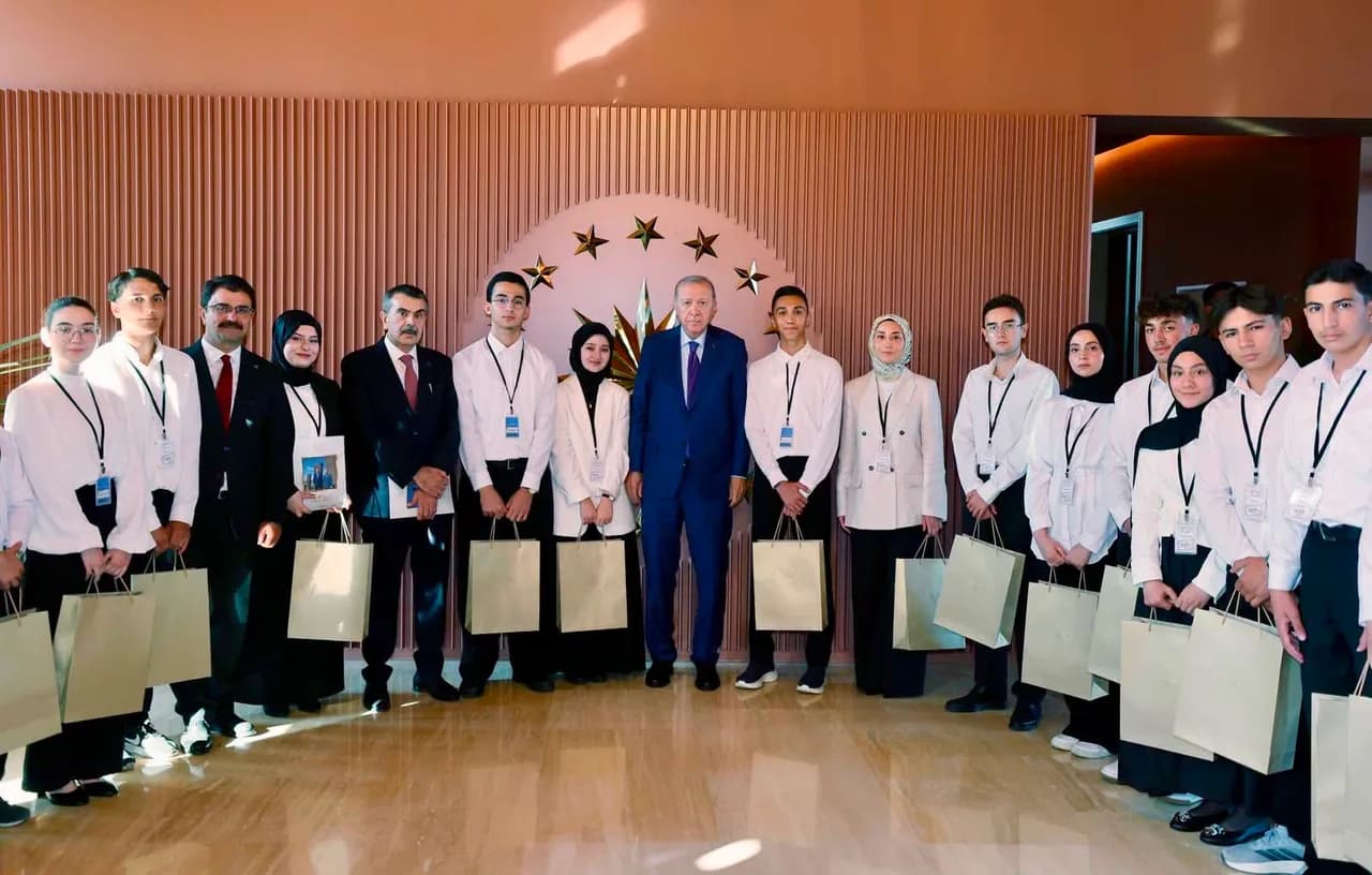 Hala Sultan İlahiyat Koleji öğrencileri “Maziden Âtiye” programına katıldı