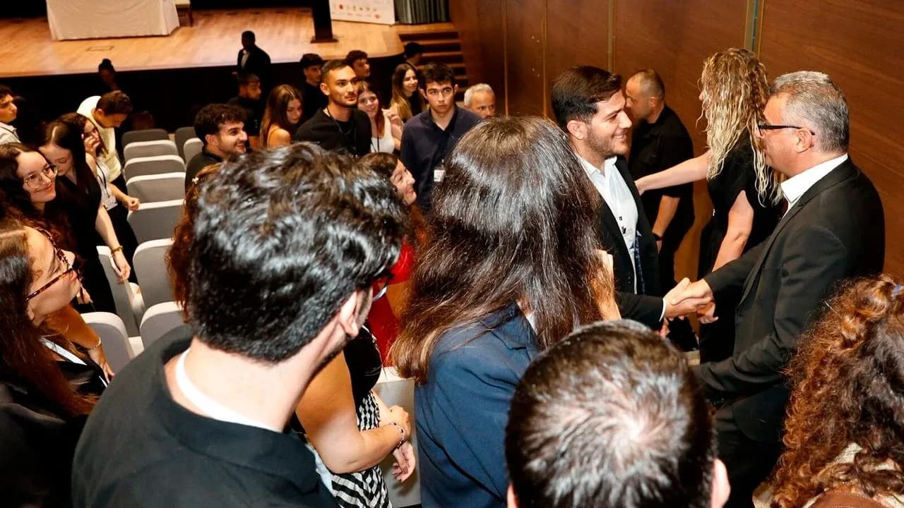 Erhürman’dan gençlere çağrı: Gerçekleri doğrudan söyleyin