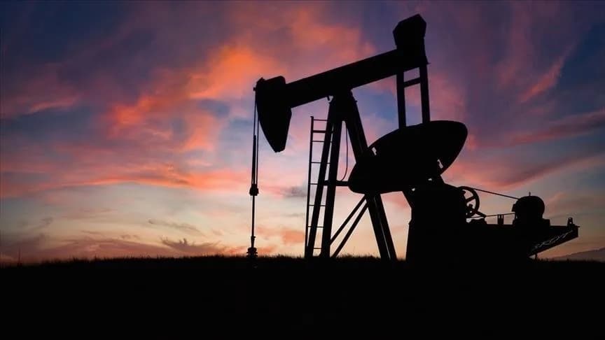 Petrol talep endişeleriyle geriledi
