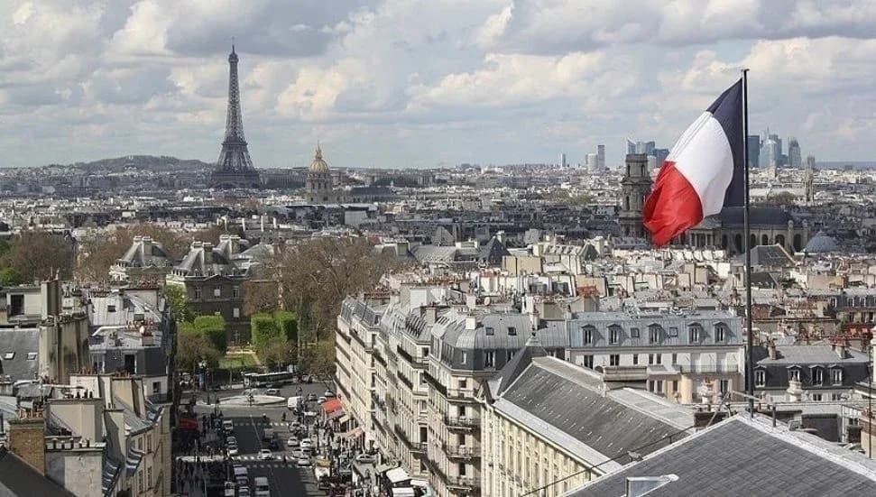 Fransa'dan karar: İran'ın Paris Büyükelçiliğinde görevli 2 diplomat "istenmeyen kişi" ilan edildi
