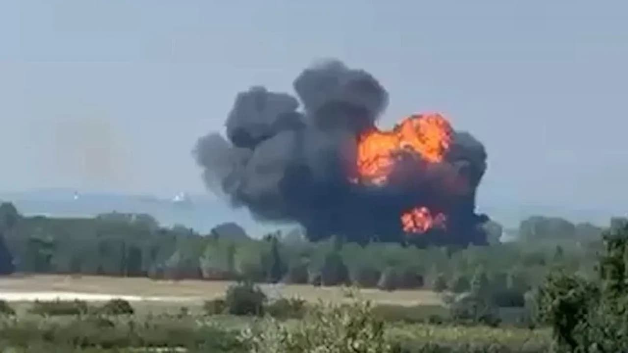 Türkiye’de eğitim uçağı düştü: Pilot atlayarak kurtuldu