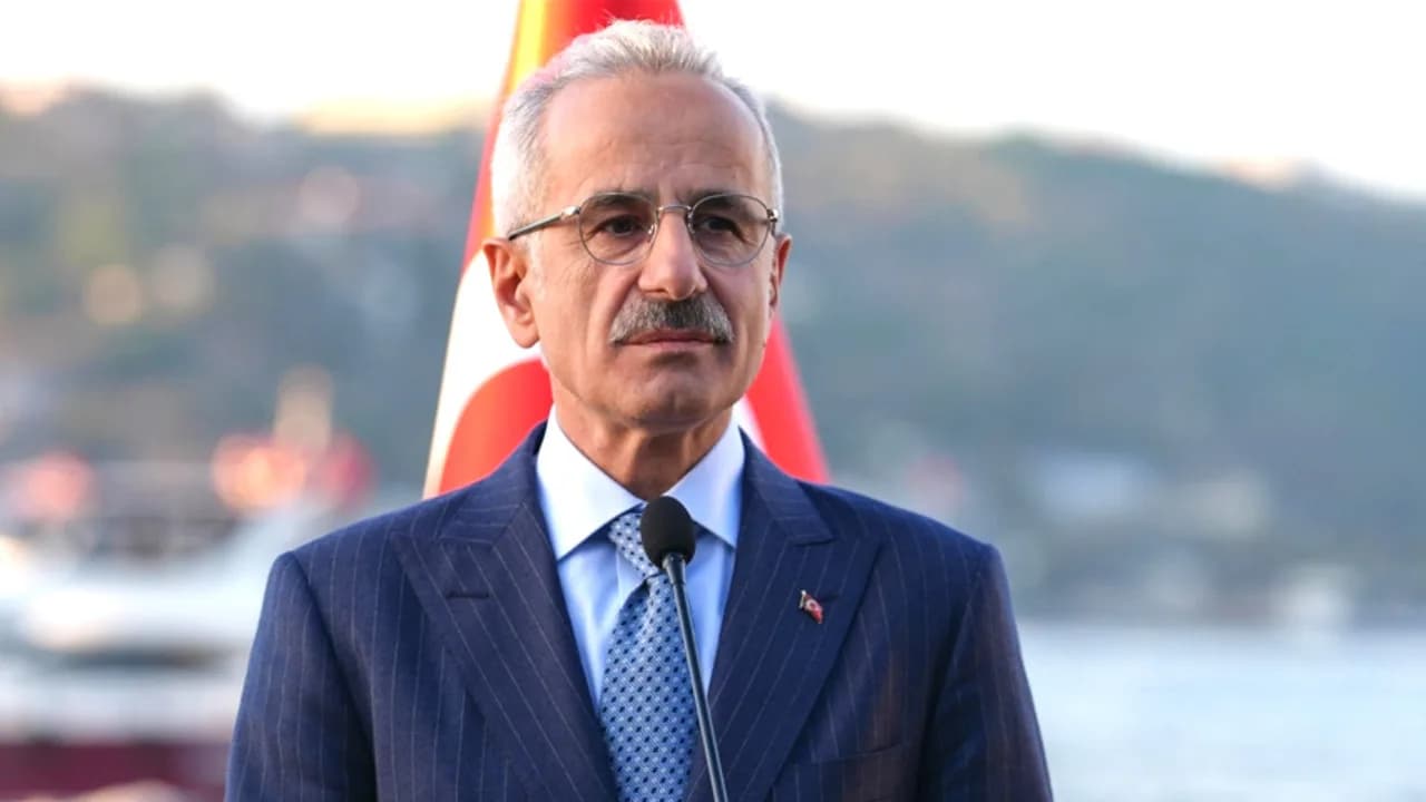 Uraloğlu: 19 yolcu için arama kurtarma çalışmaları devam ediyor